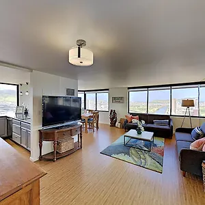 hawaiian-monarch-203-condo.hotelsinhawaii.org/